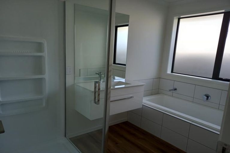 Photo of property in 250 Mangorei Road, Merrilands, New Plymouth, 4312