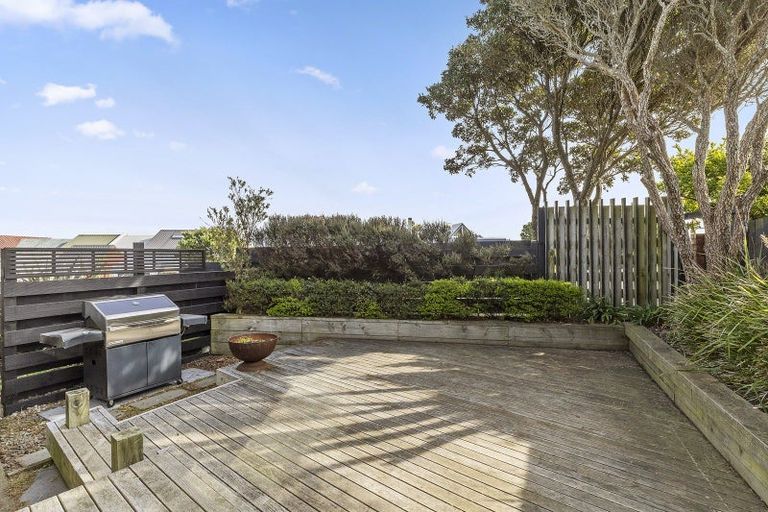 Photo of property in 28 Arahanga Grove, Maupuia, Wellington, 6022