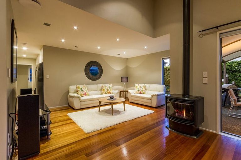 Photo of property in 14 English Oak Drive, Schnapper Rock, Auckland, 0632