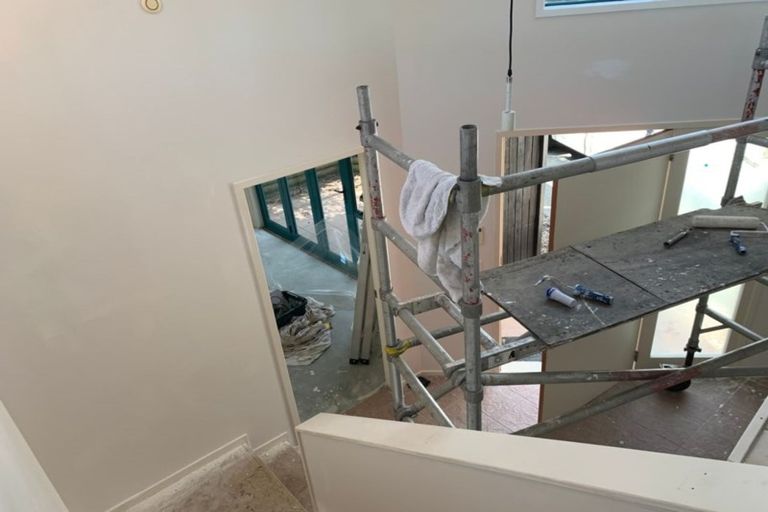 Photo of property in 2/23 Barker Rise, Northcross, Auckland, 0632