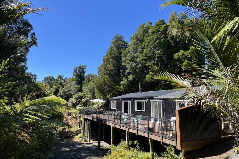 Photo of property in 701 Scenic Drive, Henderson Valley, Auckland, 0612