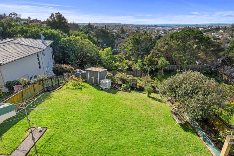 Photo of property in 315 Glenfield Road, Glenfield, Auckland, 0629