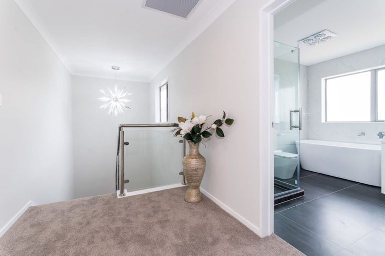 Photo of property in 9 Takurua Terrace, Orewa, 0931