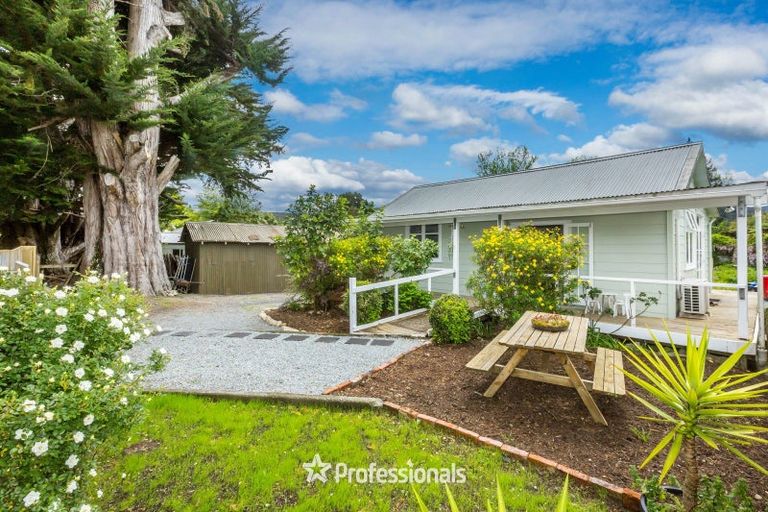 Photo of property in 3 Plateau Road, Te Marua, Upper Hutt, 5018