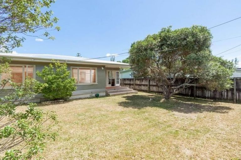 Photo of property in 5 Withers Road, Glen Eden, Auckland, 0602