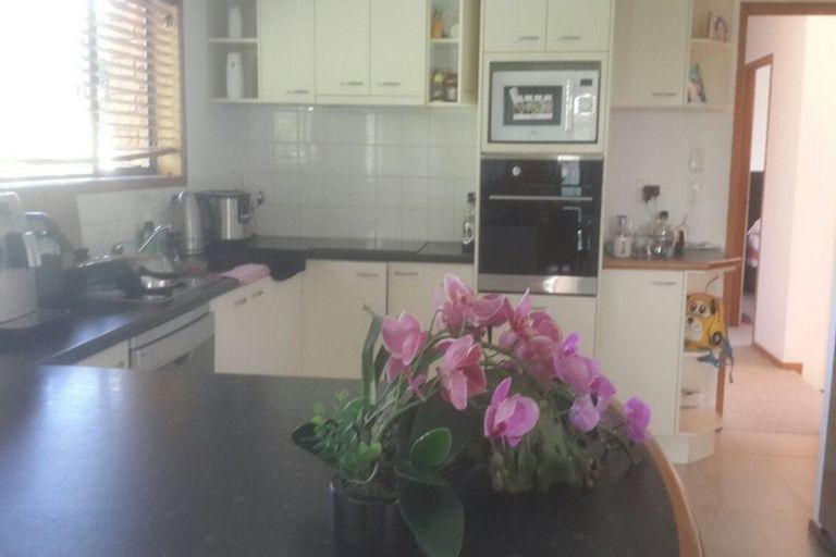 Photo of property in 21 Voltaire Court, Botany Downs, Auckland, 2010