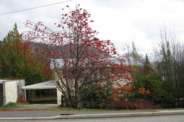 Photo of property in 126 Beacon Point Road, Wanaka, 9305