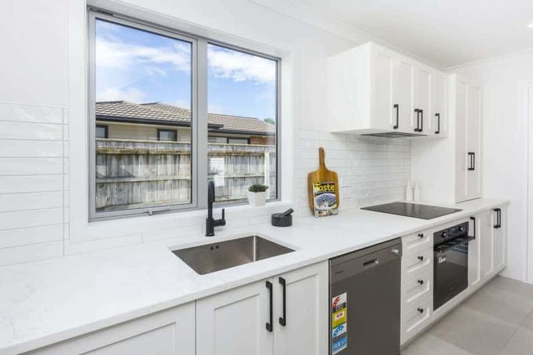 Photo of property in 44d Pine Avenue, Upper Hutt Central, Upper Hutt, 5018