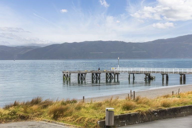 Photo of property in 87 Marine Parade, Seatoun, Wellington, 6022
