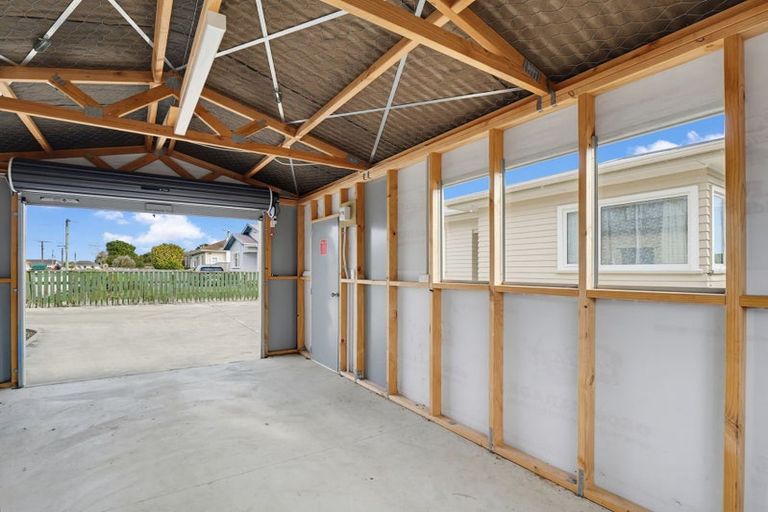 Photo of property in 17 Winchester Street, Levin, 5510