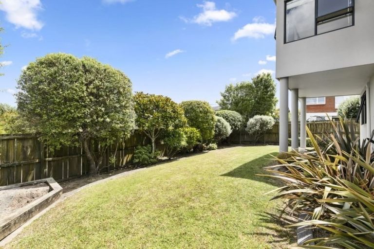 Photo of property in 1/52 Gulf View Road, Murrays Bay, Auckland, 0630
