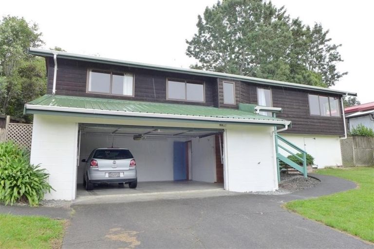 Photo of property in 8 Chardon Place, Henderson, Auckland, 0612