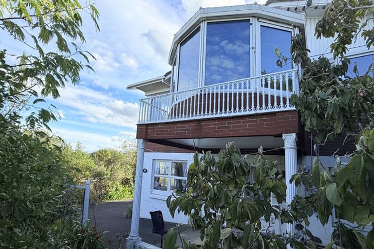 Photo of property in 1/166 East Coast Road, Forrest Hill, Auckland, 0620