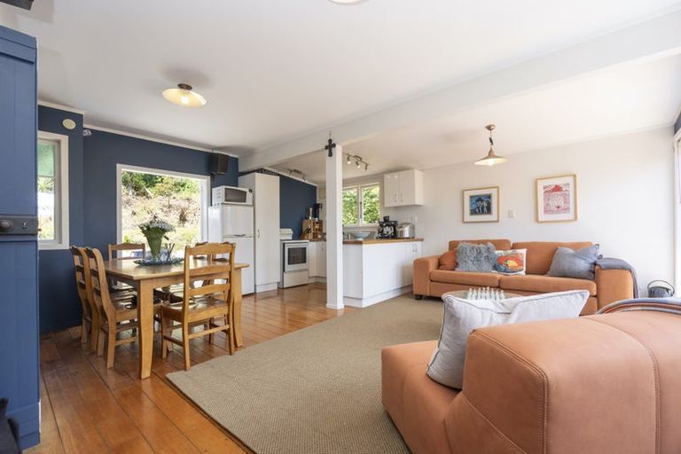 Photo of property in 30 Piha Road, Piha, New Lynn, 0772