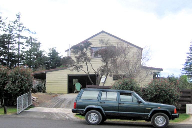 Photo of property in 113 Chevron Crescent, Whangamata, 3620