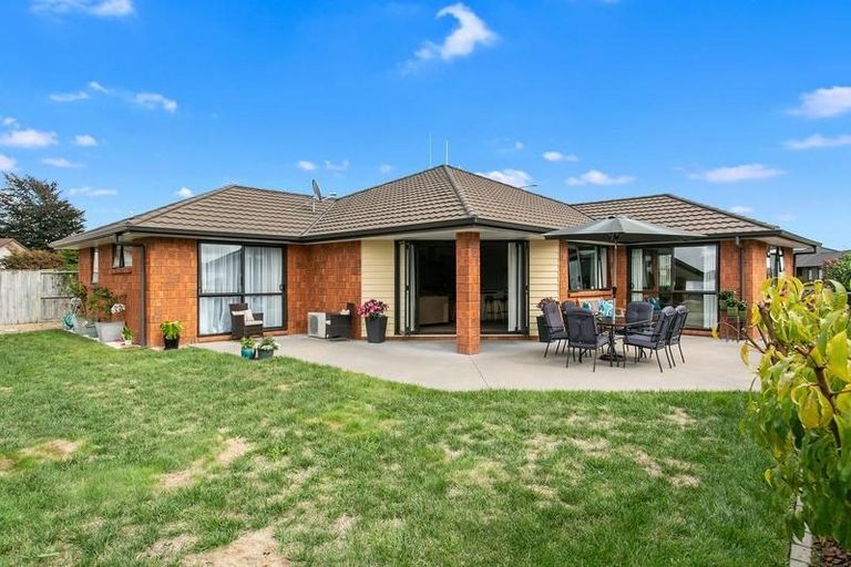 Photo of property in 19 Lilac Close, Cambridge, 3434