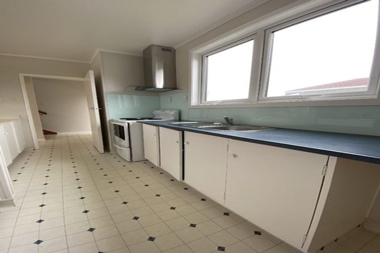 Photo of property in 3/55 Apu Crescent, Lyall Bay, Wellington, 6022