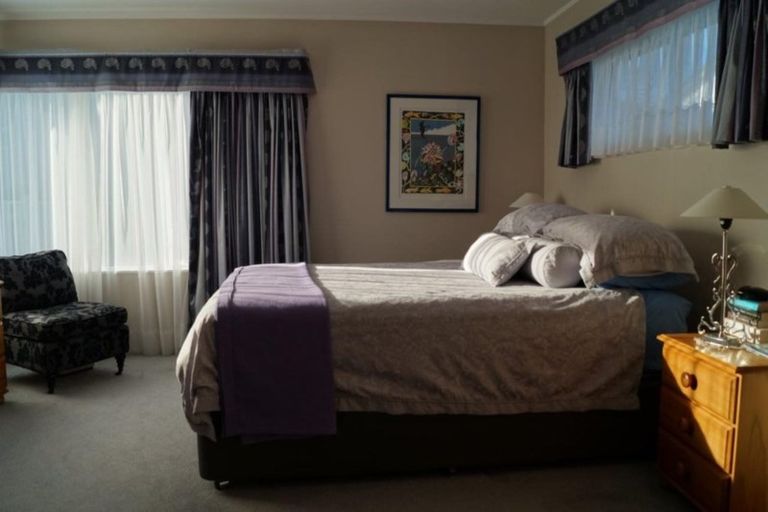 Photo of property in 32 Ashton Fitchett Drive, Brooklyn, Wellington, 6021