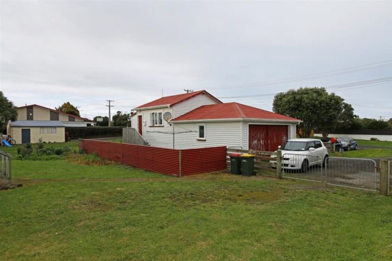 Photo of property in 3 Riemenschneider Street, Manaia, 4612