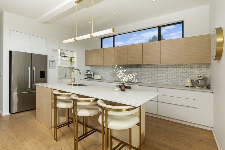 Photo of property in 20 Parr Terrace, Castor Bay, Auckland, 0620