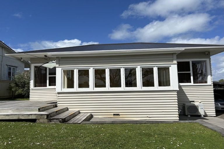 Photo of property in 1/12 Northumberland Avenue, Belmont, Auckland, 0622