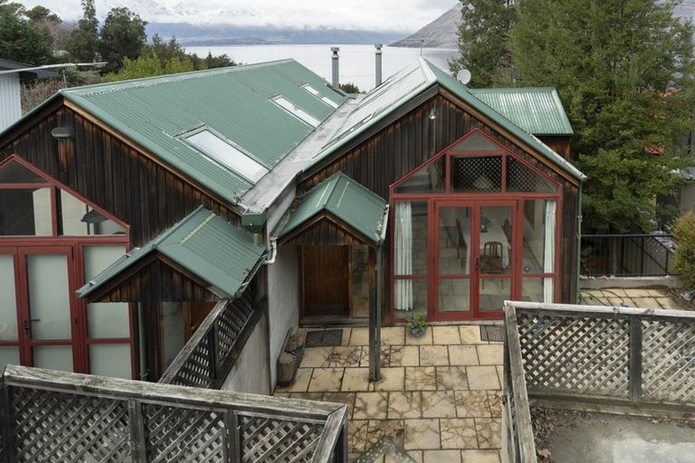 Photo of property in 22a Evergreen Place, Sunshine Bay, Queenstown, 9300