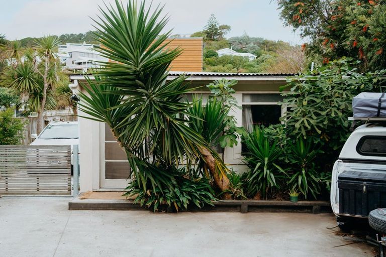 Photo of property in 22 Airlie Road, Plimmerton, Porirua, 5026