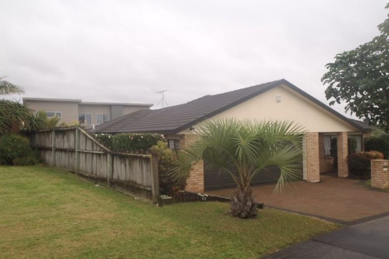 Photo of property in 6 Roy Maloney Drive, Henderson, Auckland, 0612