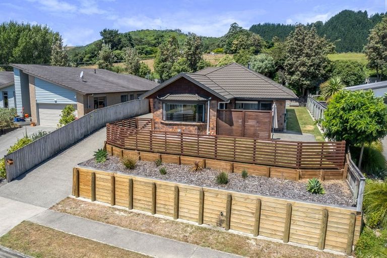 Photo of property in 22 Bluewater Place, Paraparaumu, 5032