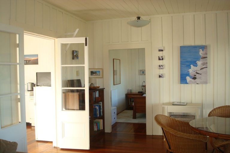 Photo of property in 27 Bournemouth Terrace, Murrays Bay, Auckland, 0630