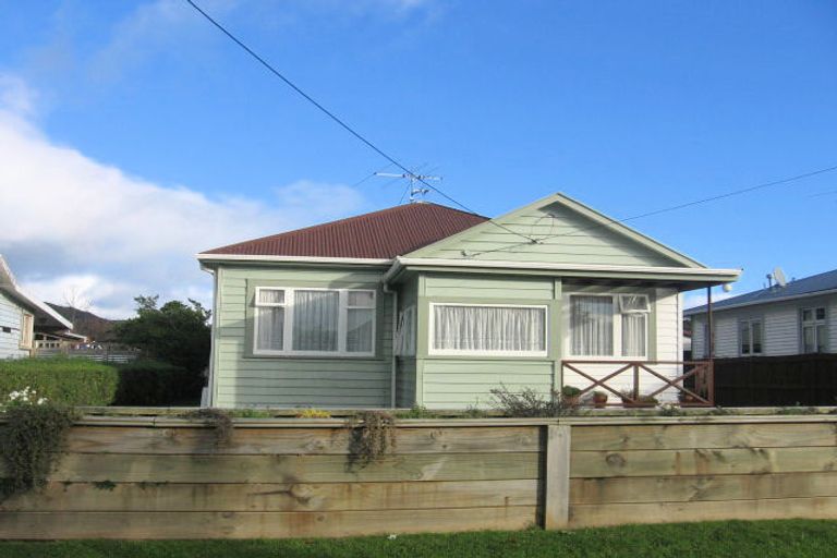 Photo of property in 6 Douglas Street, Waiwhetu, Lower Hutt, 5010