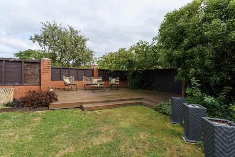 Photo of property in 27 Thornwood Place, Redwood, Christchurch, 8051