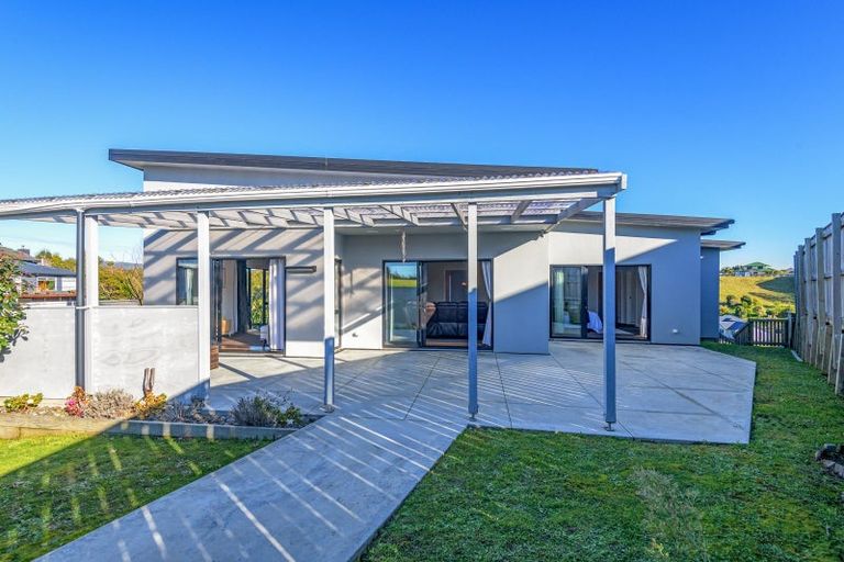 Photo of property in 1 Vaucluse Heights, Fitzherbert, Palmerston North, 4410