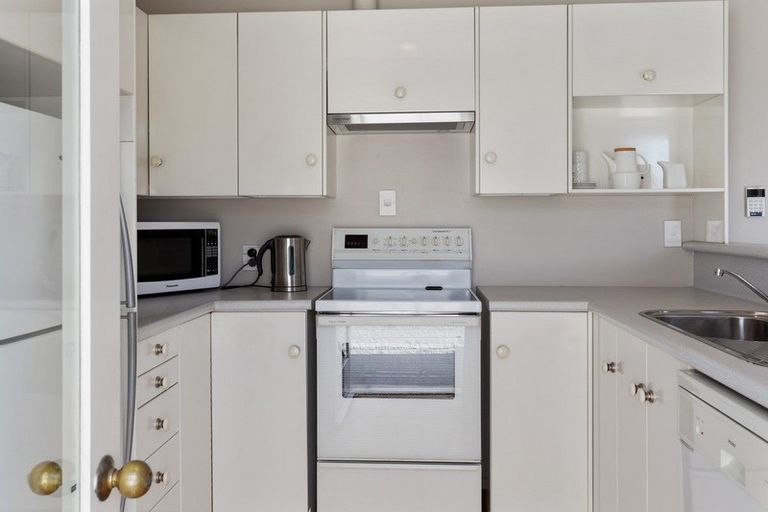 Photo of property in 9 Solway Avenue, Ilam, Christchurch, 8041