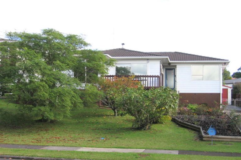 Photo of property in 19 Mirrabooka Avenue, Botany Downs, Auckland, 2010