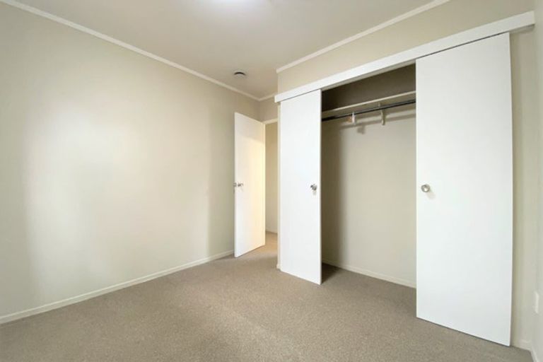 Photo of property in 2/15 Ward Crescent, Te Atatu Peninsula, Auckland, 0610