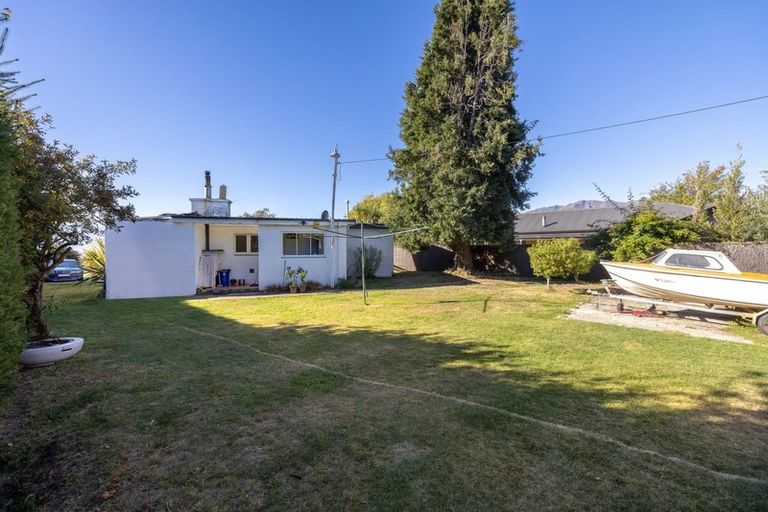 Photo of property in 32 Flora Dora Parade, Lake Hawea, Wanaka, 9382