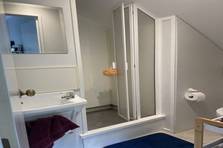 Photo of property in 2/147 Spinella Drive, Bayview, Auckland, 0629