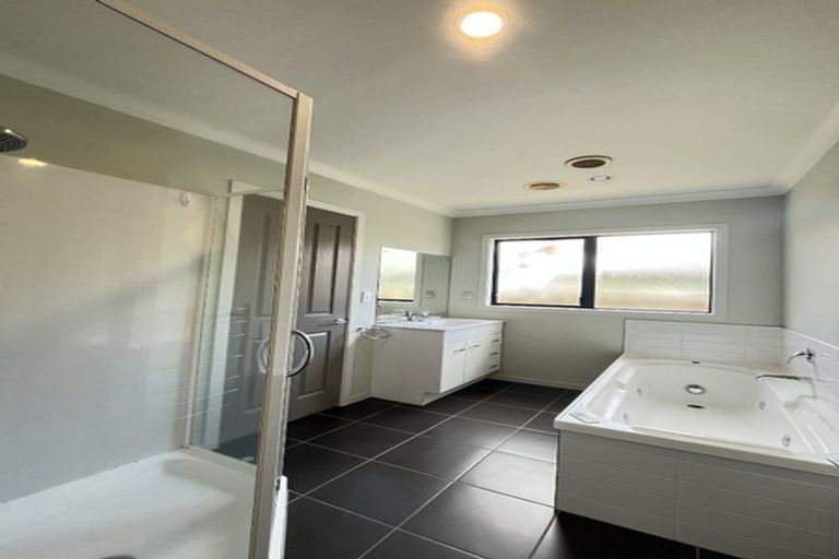 Photo of property in 66 Te Puia Drive, Aotea, Porirua, 5024