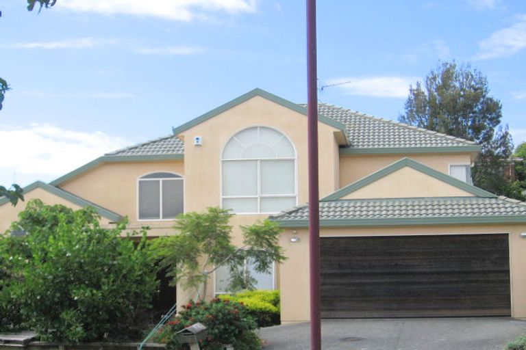 Photo of property in 16 Margaret Henry Crescent, Oteha, Auckland, 0632