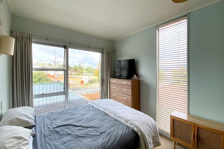 Photo of property in 28 Awaroa Road, Sunnyvale, Auckland, 0612
