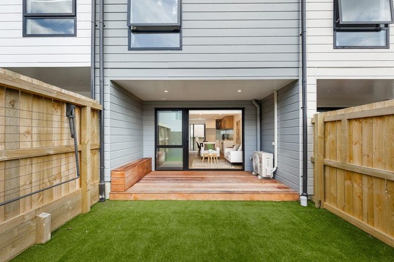 Photo of property in 4/21 Divich Avenue, Te Atatu South, Auckland, 0610
