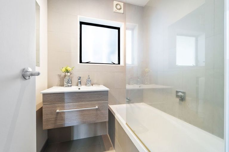 Photo of property in 2/97 Matipo Road, Mairangi Bay, Auckland, 0630