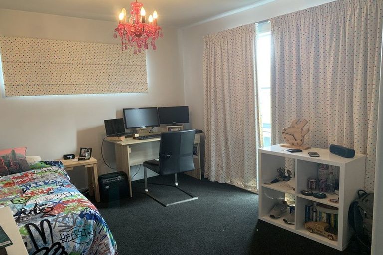 Photo of property in 16b Crown Close, Prebbleton, 7604