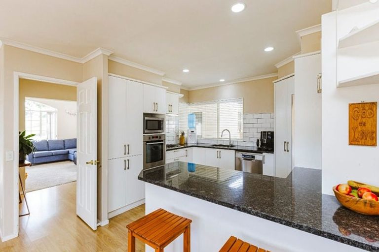 Photo of property in 24 Corta Bella Place, Golflands, Auckland, 2013