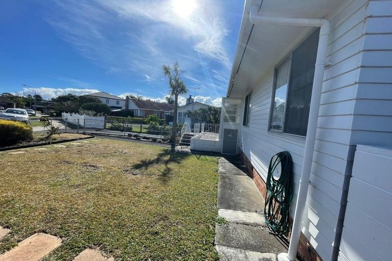 Photo of property in 8 Wyman Place, Pakuranga Heights, Auckland, 2010