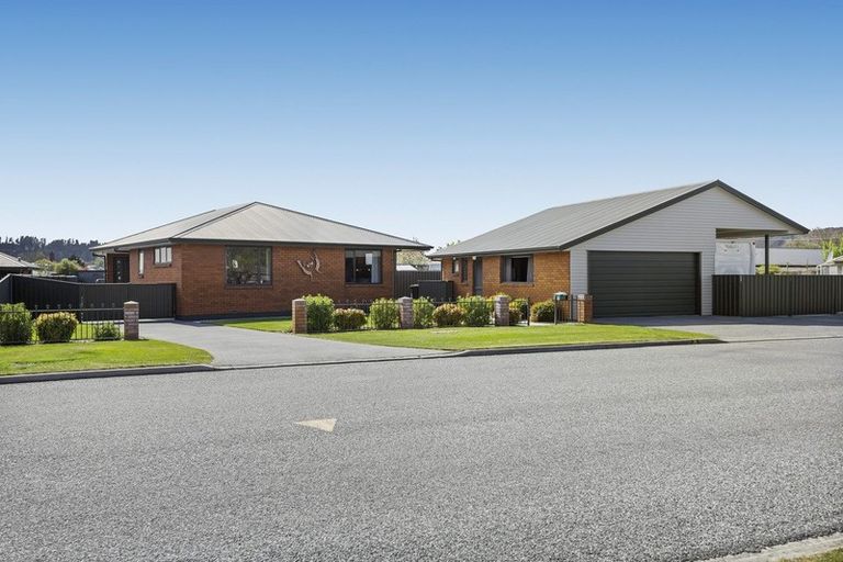 Photo of property in 21 Ashworth Street, Alexandra, 9320