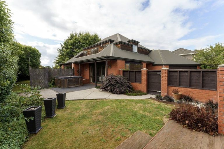 Photo of property in 27 Thornwood Place, Redwood, Christchurch, 8051