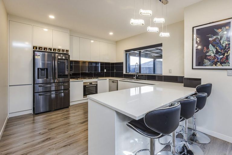 Photo of property in 76 Twin Parks Rise, Papakura, 2110