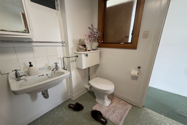 Photo of property in Churchill Flats, 213 The Terrace, Wellington Central, Wellington, 6011